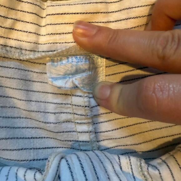 Vintage classic high waisted white and blue pinstripe shorts womens size Large - Picture 7 of 8